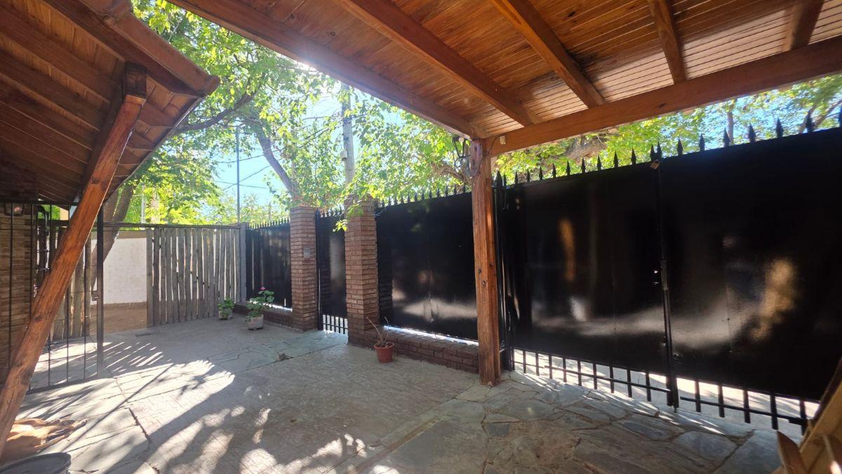 Foto de CASA ESQUINA CON PILETA EN BARRIO SANTA ANA GUAYMALLEN, imagen 3