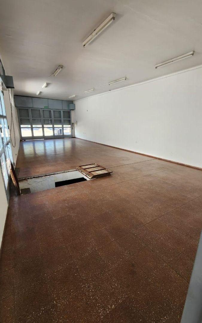 Foto de Alquiler de galpón con salón comercial, imagen 2