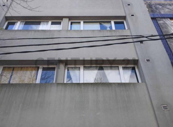 Departamento en alquiler de 1 dormitorio en 1 y 64 – 5º piso contrafrente 3