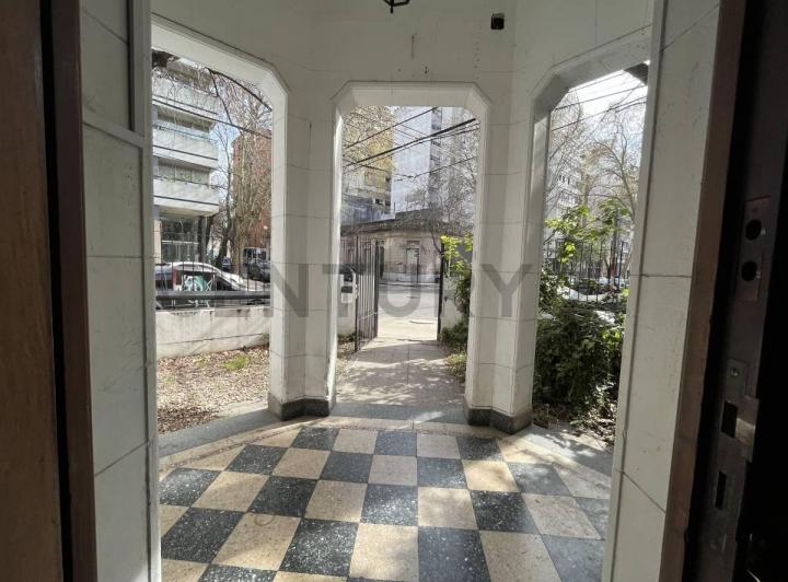 VENTA DE CASA - CALLE 3 ESQUINA 54 - PATRIMONIO HISTORICO 2