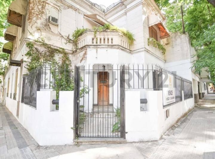 VENTA DE CASA - CALLE 3 ESQUINA 54 - PATRIMONIO HISTORICO 1