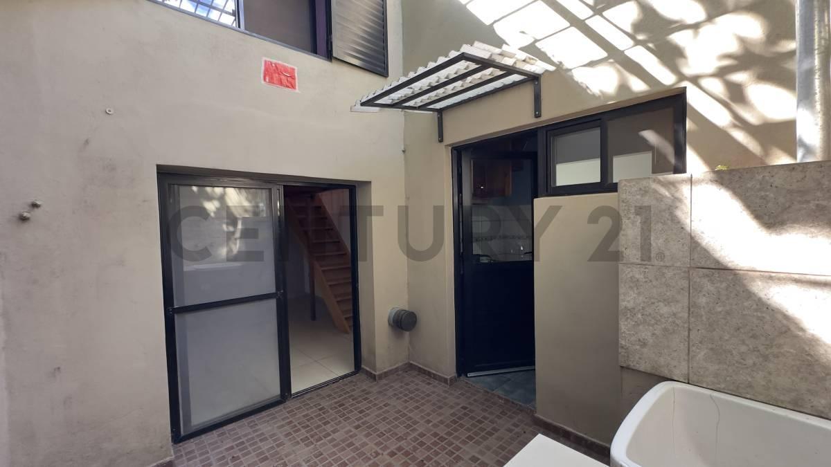 40 y 2 - Departamento de un dormitorio y escritorio -en venta- La Plata