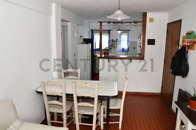 Foto de CALLE 59 Y 142 | Departamento 2 dormitorios - Los Hornos - USD 36.000, imagen 2