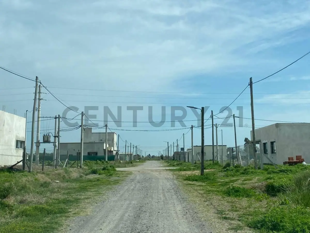 Venta de Lote en Barrio Semi Cerrado TERRANOVA, 4