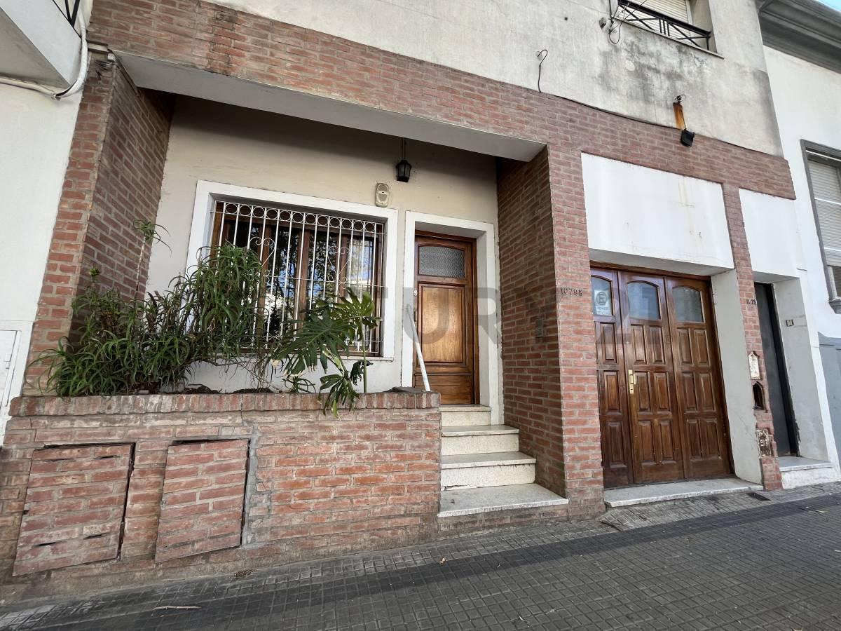 Calle 57 entre diagonal 74 y calle 17 CASA CON PARQUE MAS DEPTO EN VENTA LOTE 300 METROS LA PLATA