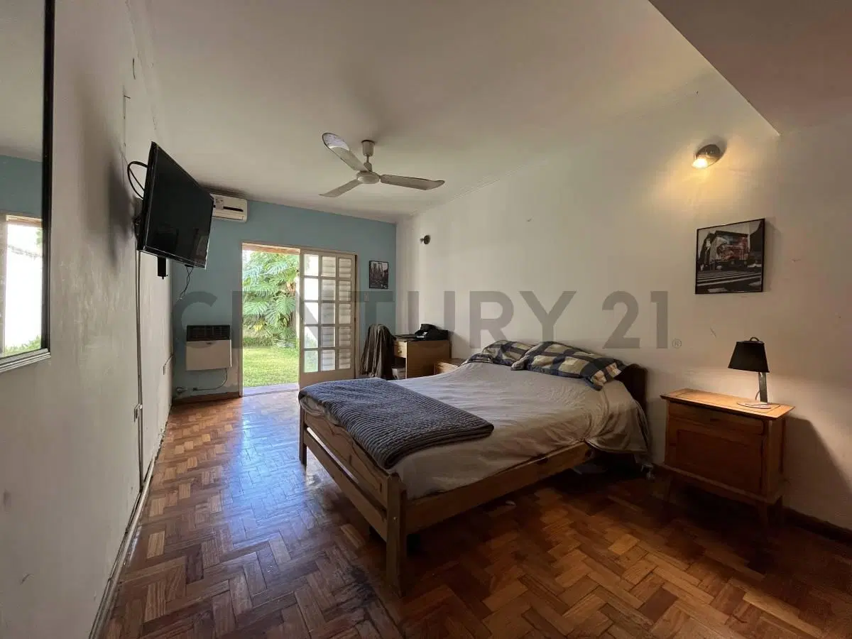 Calle 57 entre diagonal 74 y calle 17 CASA CON PARQUE MAS DEPTO EN VENTA LOTE 300 METROS LA PLATA 3