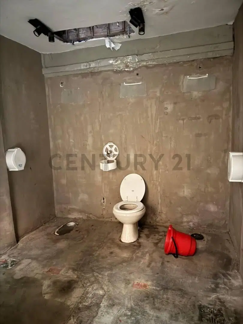 ALQUILER LOCAL COMERCIAL  - 49 e/ DIAG 74 Y 11 - USD 1.500 5
