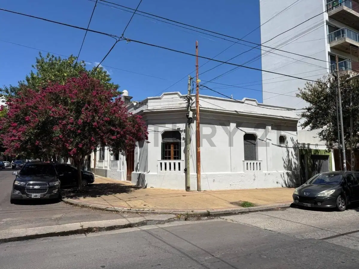 Casa en Venta - 54 esquina 17 - 2 dormitorios con Cochera - USD 160.000 4