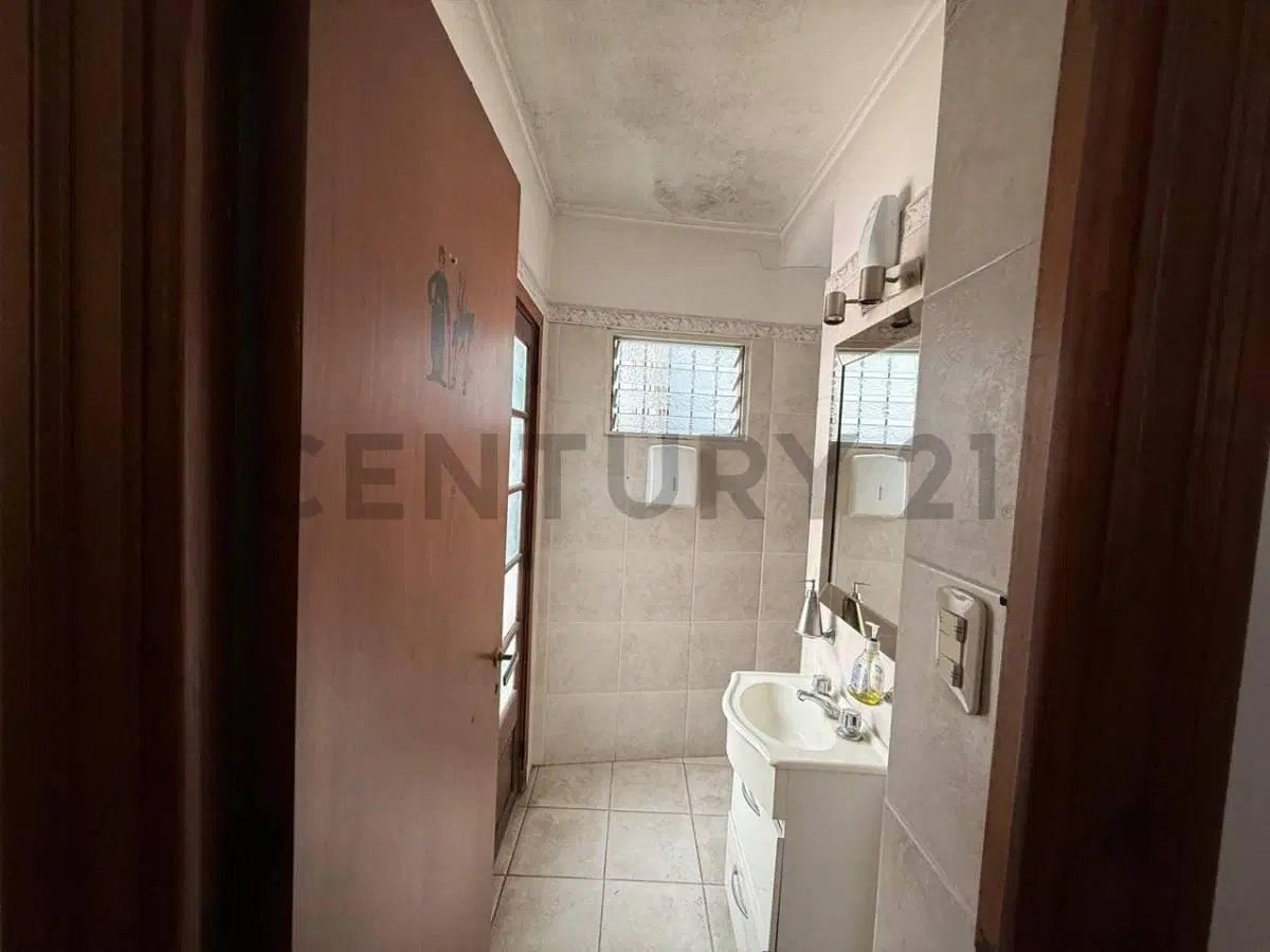 Casa en Venta - 54 esquina 17 - 2 dormitorios con Cochera - USD 160.000 3