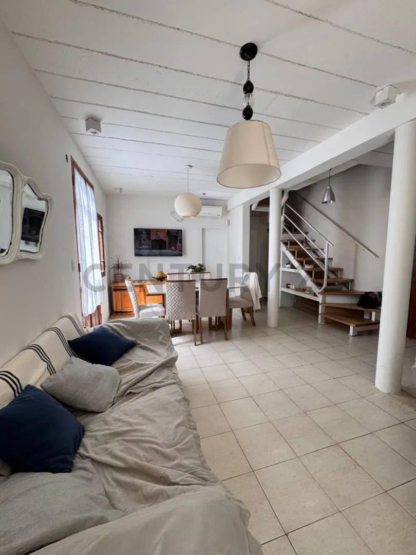Casa en venta en Sicardi – 635 y 11 Bis | 2 dormitorios y amplio Parque | USD 120.000 3