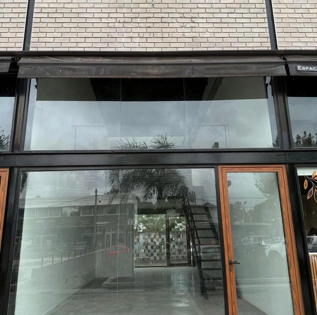 485 Y 138 LOCAL EN VENTA  70 METROS GORINA CENTRO COMERCIAL OPORTUNIDAD 2