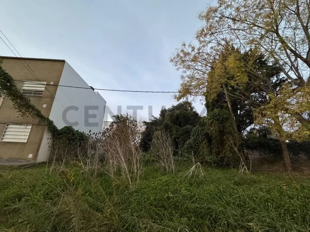 Lote en venta en La Plata av. 143 e/54 y 55 3