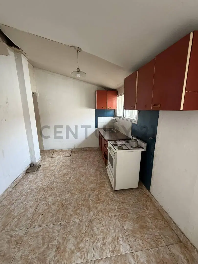 PH al frente de 3 ambientes con amplio patio – A refaccionar – Calle 62 e/ 29 y 30 3