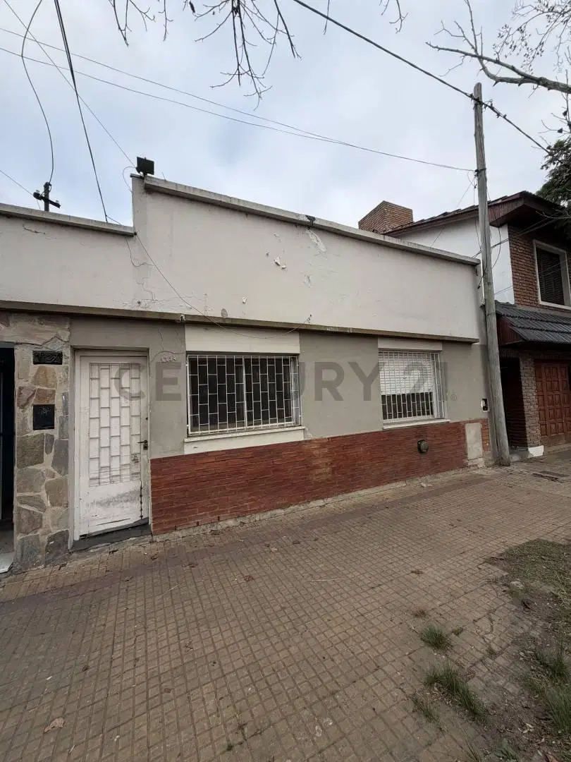 PH al frente de 3 ambientes con amplio patio – A refaccionar – Calle 62 e/ 29 y 30 2
