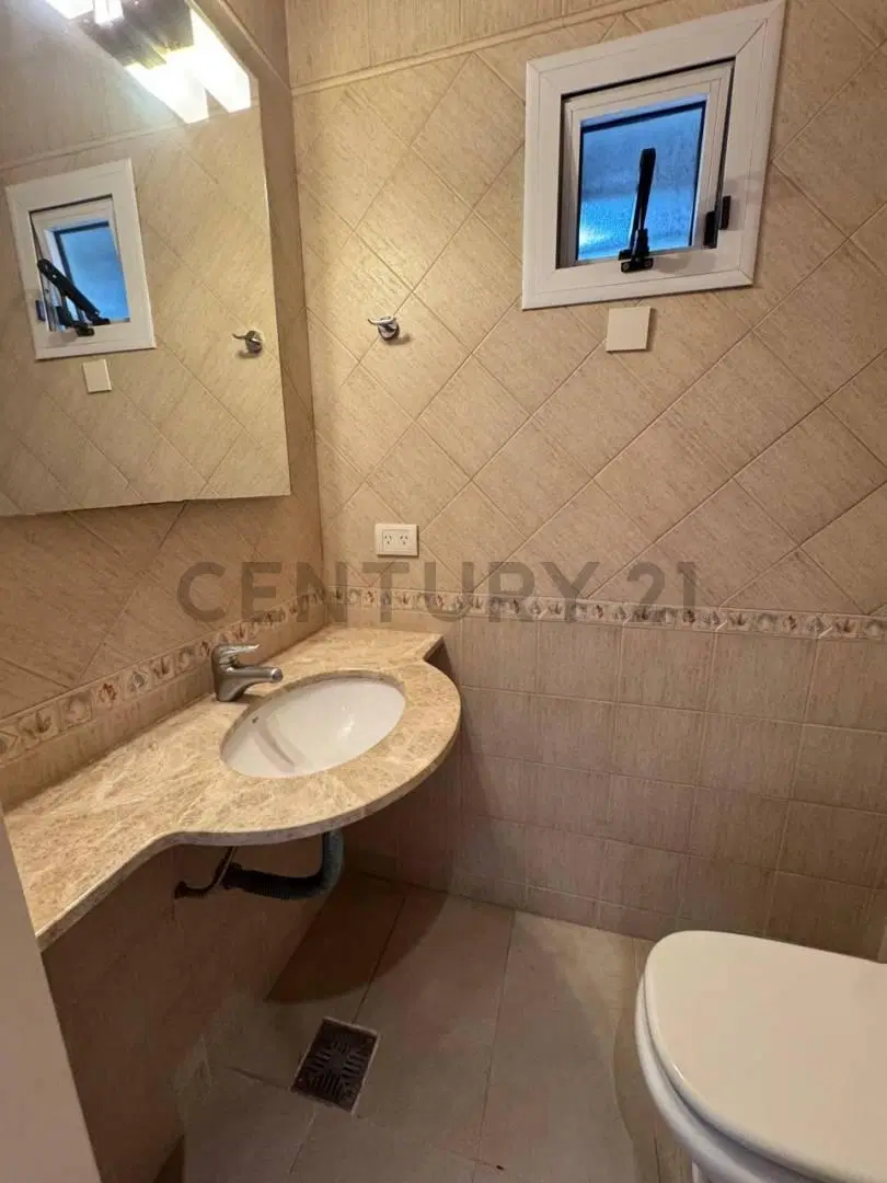 Exclusiva Casa con Pileta y Quincho de Categoría en Parque Sicardi 5