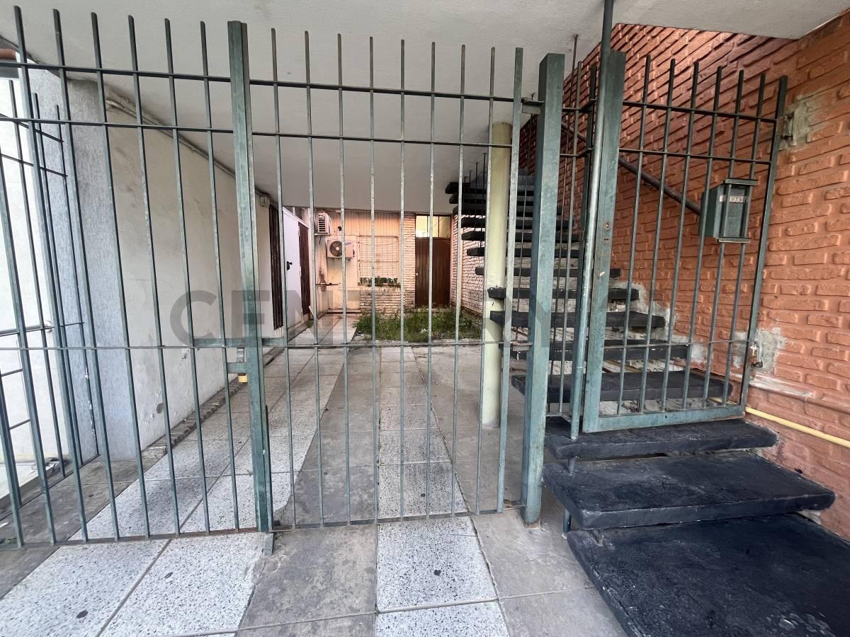 32 entre 31 y 132. PH de 4 dormitorios con cochera en venta, La Plata.