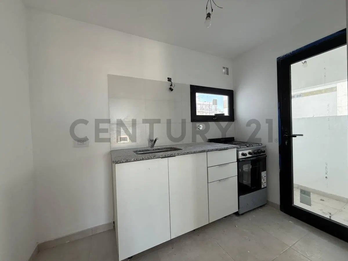 CALLE 3 E/ 61 Y 62 DPTO A ESTRENAR 1 DORMITORIO + COCHERA 5
