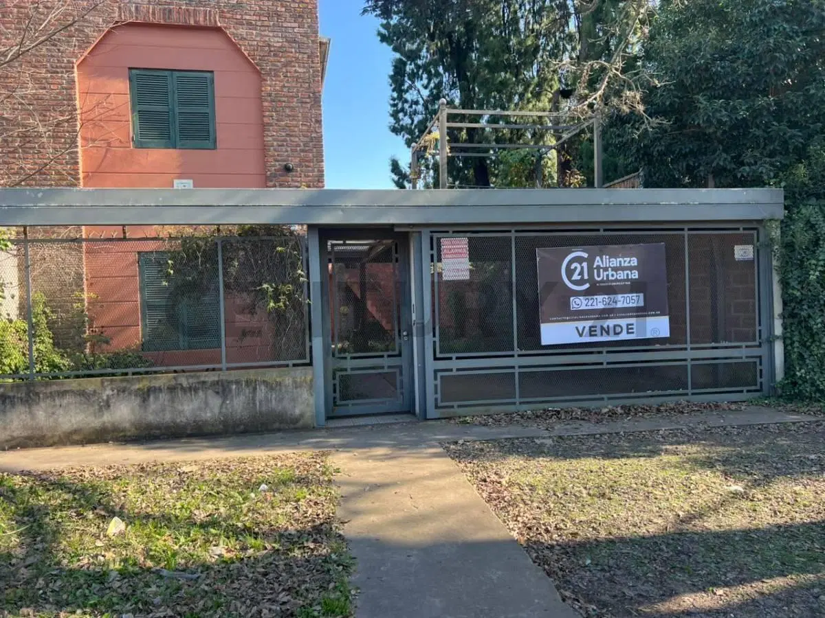 50 y 27 CASA EN VENTA LA PLATA PARQUE SAN MARTIN DOBLE INGRESO A REFACCIONAR 2