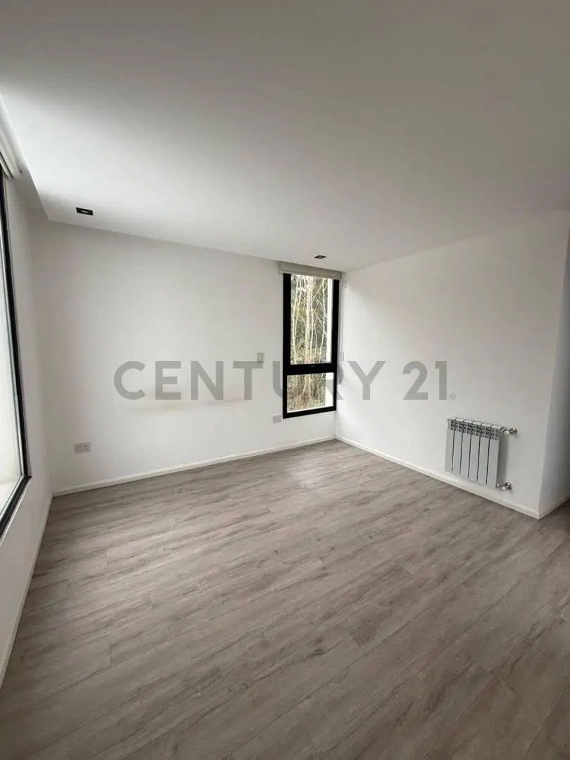 467 142 Y 148 CASA EN ALQUILER 4 DORMITORIOS GRAND BELL 2 BARRIO CERRADO PILETA 3