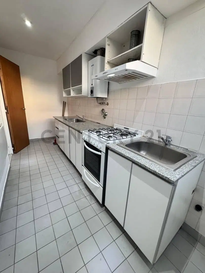 Oportunidad: Venta departamento - 2 dormitorios al frente con cochera 5