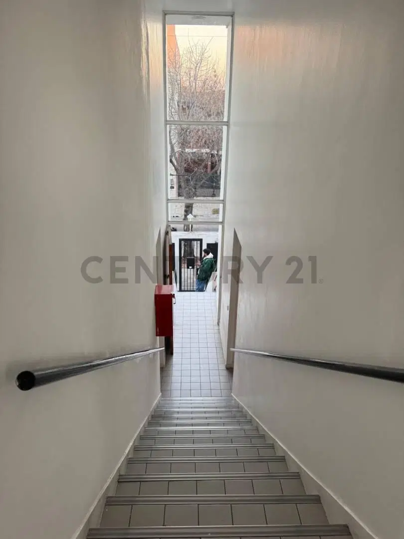 Oportunidad: Venta departamento - 2 dormitorios al frente con cochera 4
