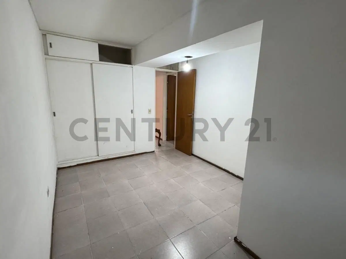 Oportunidad: Venta departamento - 2 dormitorios al frente con cochera 8