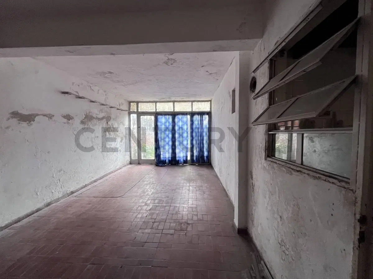 Calle 140 e/ 56 y 57 | Casa en venta de 3 Dormitorios a refaccionar 5