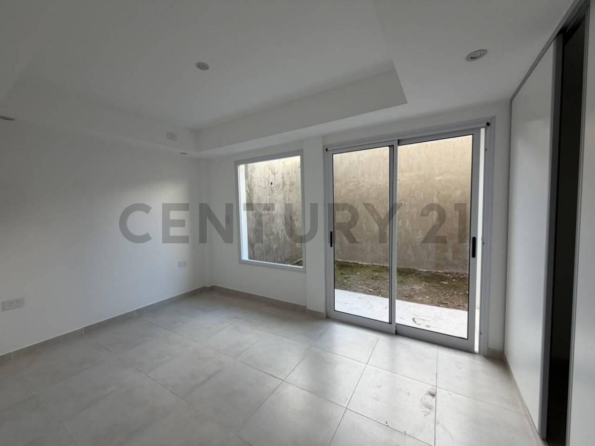Foto de Departamento de 1 dormitorio en alquiler - 67 entre 3 y 4, imagen 2