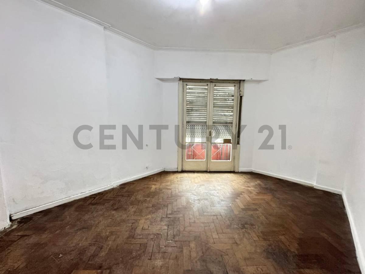 Foto de Oportunidad para reciclar en ubicación premium | 3 dormitorios | La Plata, imagen 2