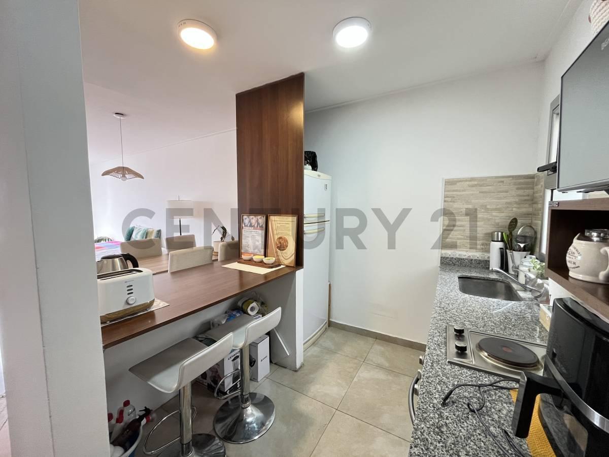 Foto de Departamento en venta La Plata, 1 dormitorio con balcón y cochera, imagen 2