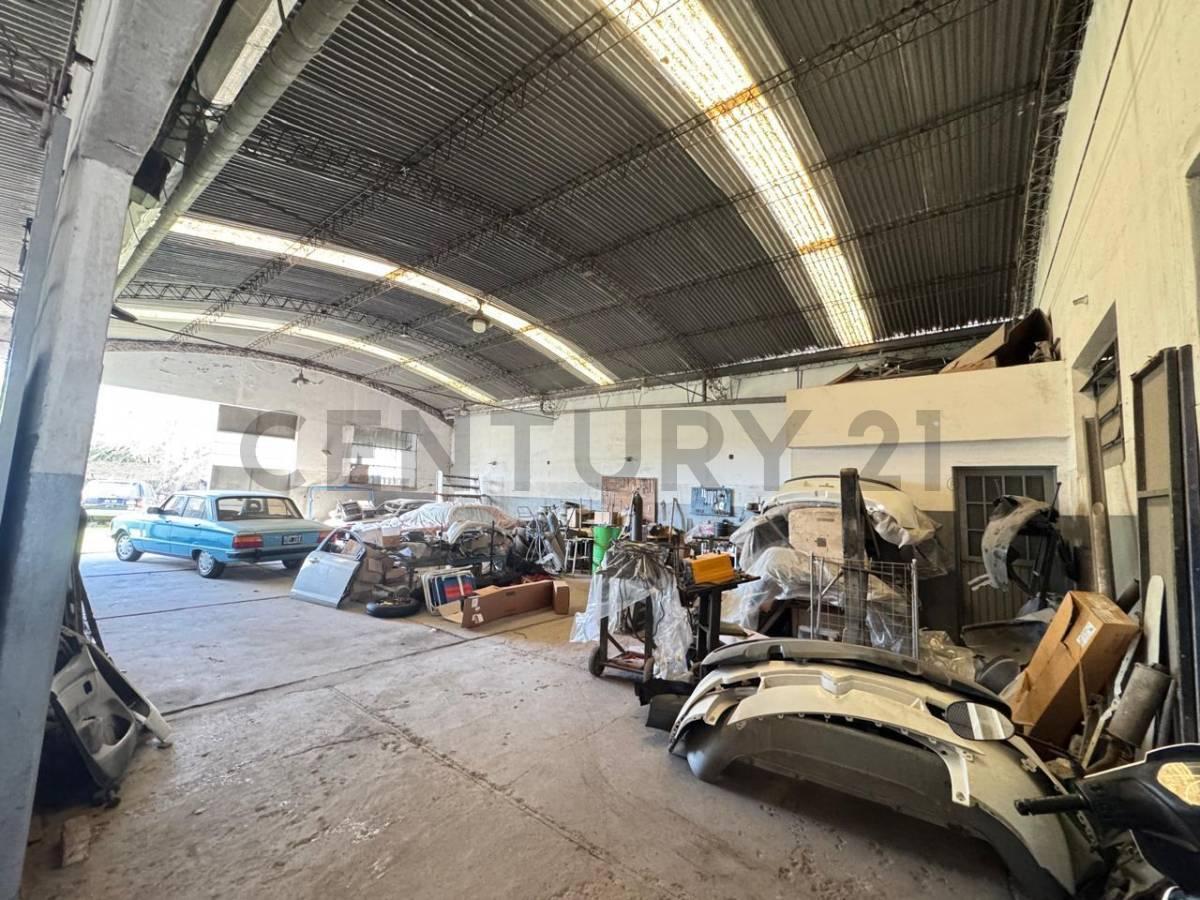 Foto de Galpón en venta sobre 2 lotes | 500 m² cubiertos | Ideal múltiples, imagen 3