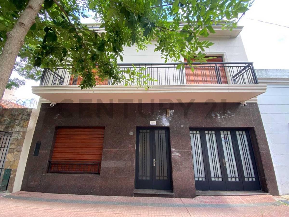 Foto de 70 entre 13 y 14 Casa en venta 4 dormitorios, La Plata.-, imagen 1