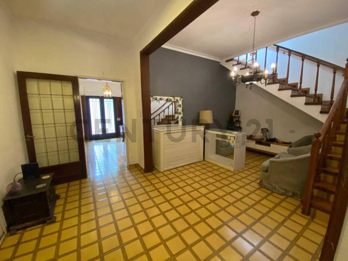Foto de 70 entre 13 y 14 Casa en venta 4 dormitorios, La Plata.-, imagen 2