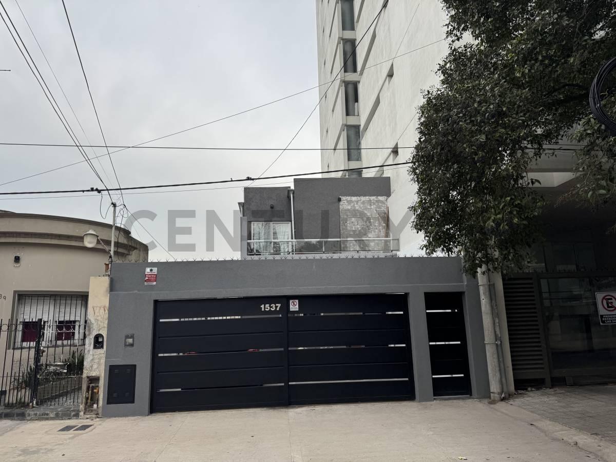 Foto de 2 entre 63 y 64 Casa Moderna en Venta Piscina, Quincho y Cochera Doble, imagen 1