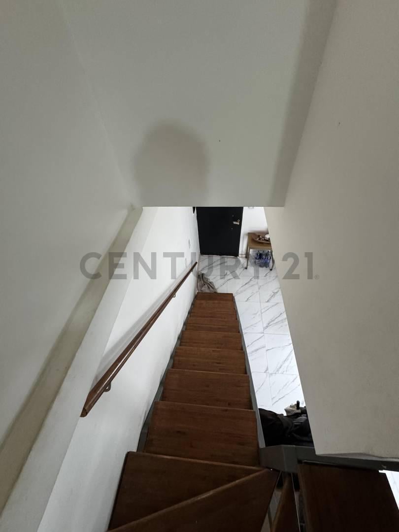 Foto de 2 entre 63 y 64 Casa Moderna en Venta Piscina, Quincho y Cochera Doble, imagen 2