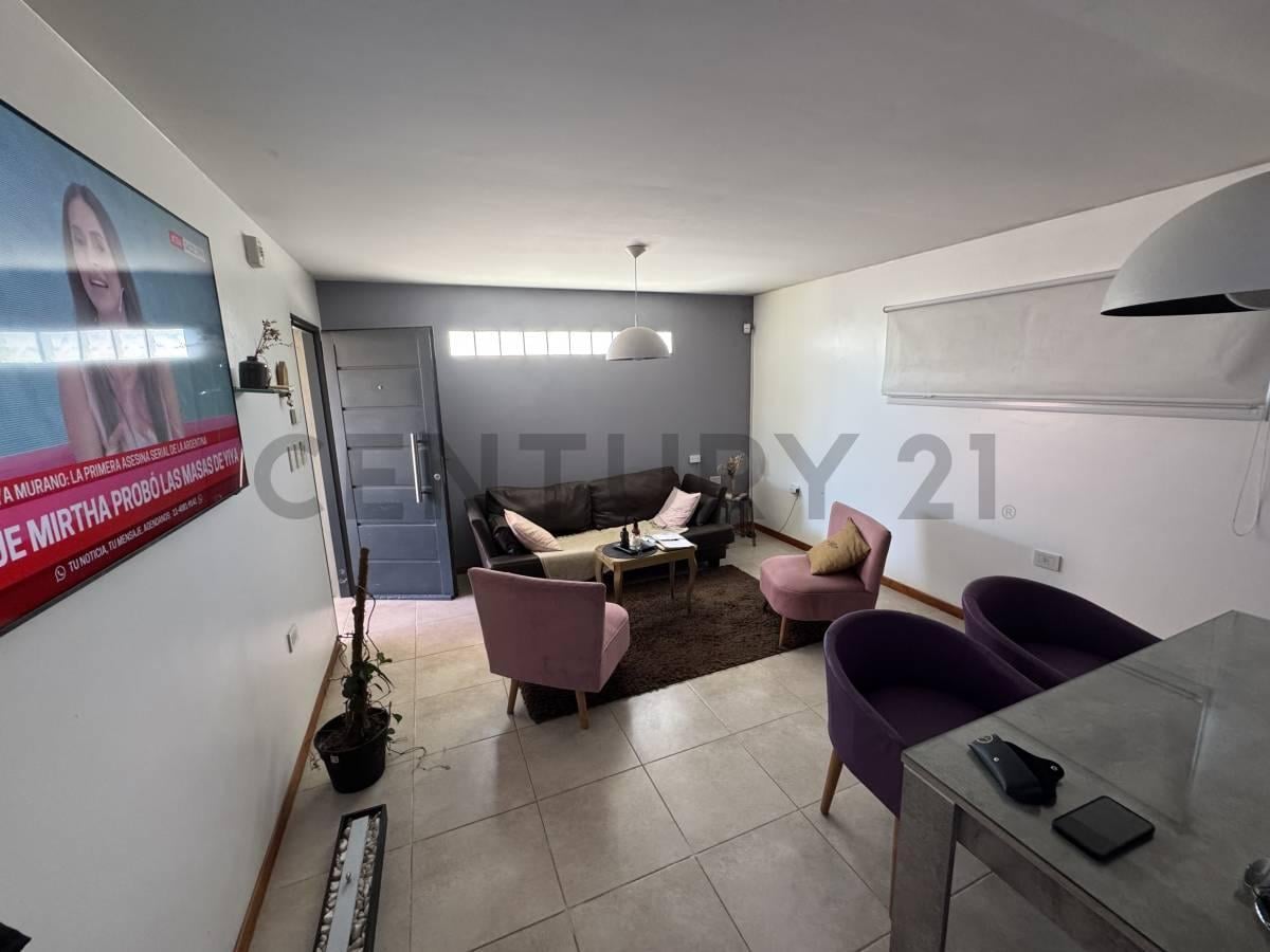 Foto de Venta casa | Dos dormitorios, con pileta y cochera | Calle 27 e/ 84 y, imagen 1