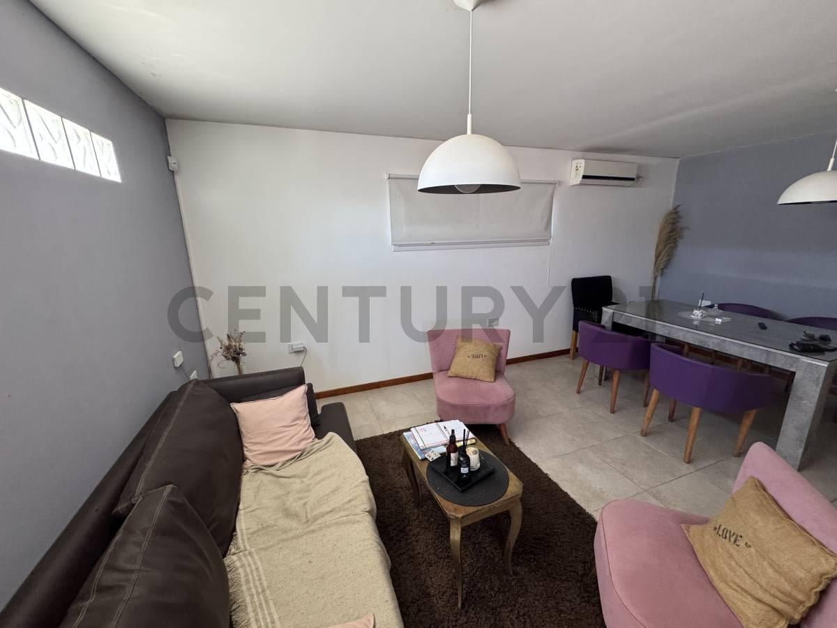 Foto de Venta casa | Dos dormitorios, con pileta y cochera | Calle 27 e/ 84 y, imagen 4