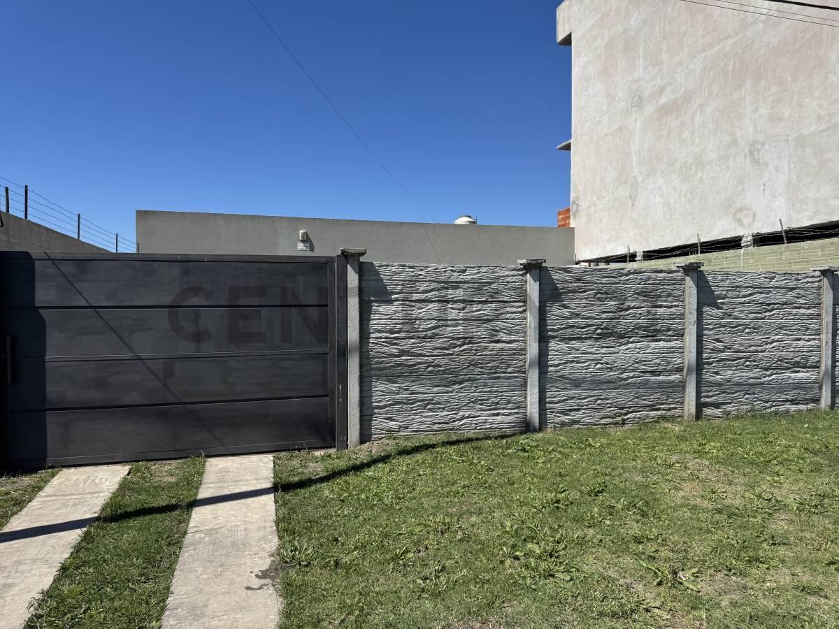 Foto de Venta casa | Dos dormitorios, con pileta y cochera | Calle 27 e/ 84 y, imagen 5