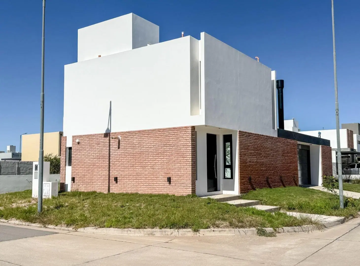 CASA DE 3 DORMITORIOS A ESTRENAR EN TERRAZAS DE MANANTIALES 2