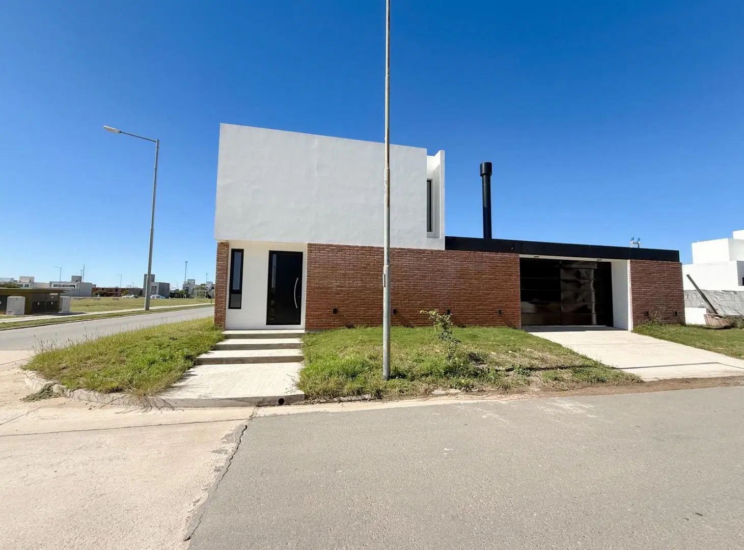 CASA DE 3 DORMITORIOS A ESTRENAR EN TERRAZAS DE MANANTIALES 3