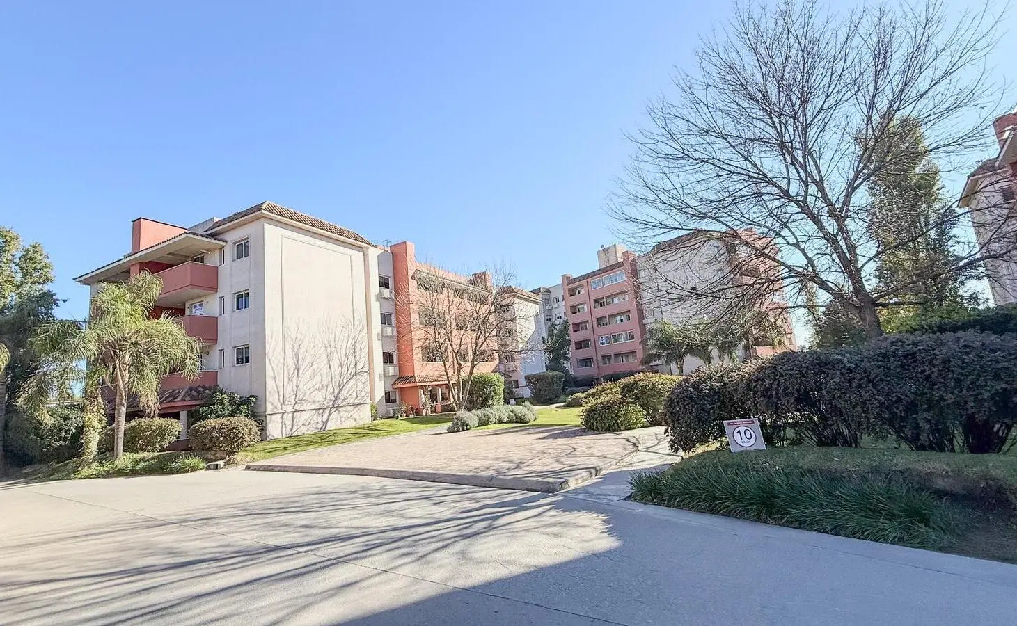 DEPARTAMENTO EN ALQUILER 3 DORMITORIOS CON COCHERA - COMPLEJO PRIVADO BARDAS ZONA SUR 2