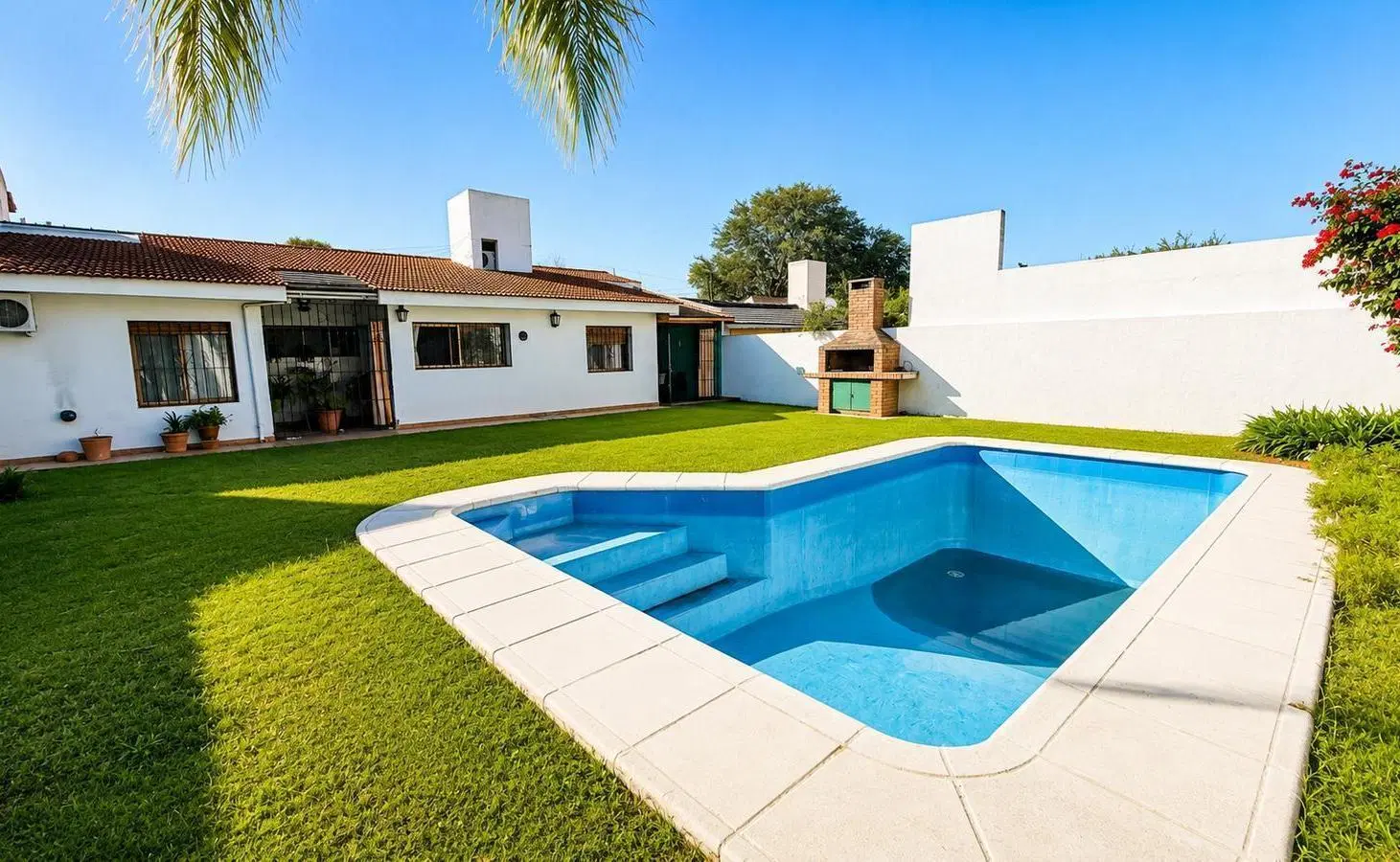 HERMOSA CASA EN VENTA CON 3 DORMITORIOS - PATIO CON PISCINA APTO CREDITO 5