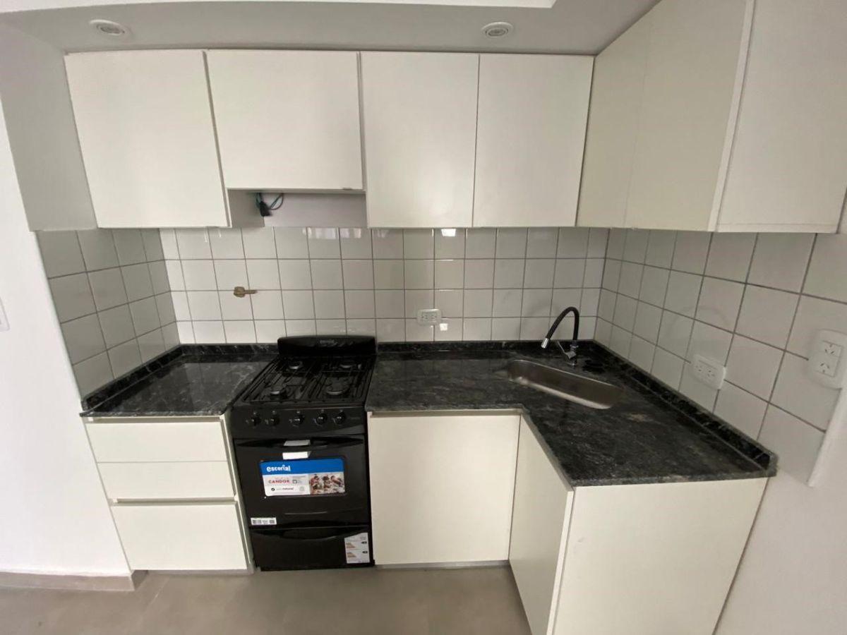 Foto de DEPARTAMENTO DE 2 AMB CON COCHERA, imagen 3