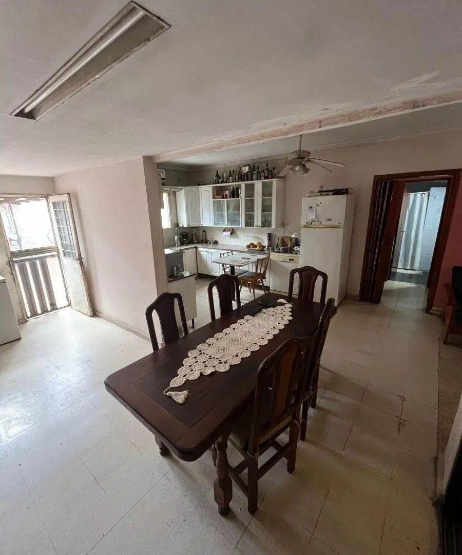 Oportunidad! Casa en venta cerca del bosque!! Gran potencial!! 4 dormitorios, cochera y parrilla!! 3