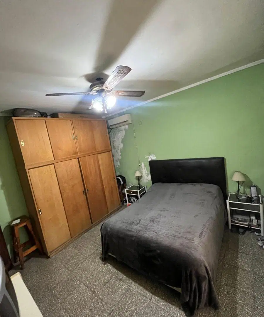 Oportunidad! Casa en venta cerca del bosque!! Gran potencial!! 4 dormitorios, cochera y parrilla!! 8