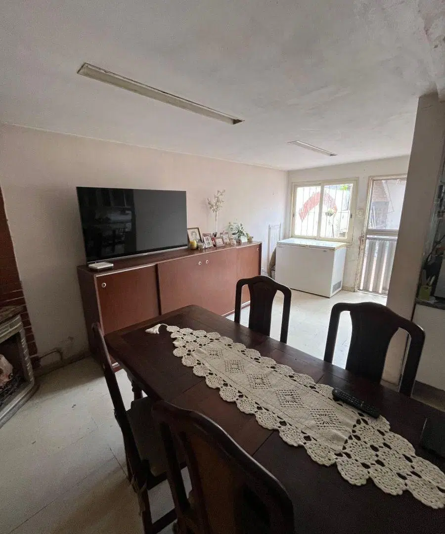 Oportunidad! Casa en venta cerca del bosque!! Gran potencial!! 4 dormitorios, cochera y parrilla!! 5