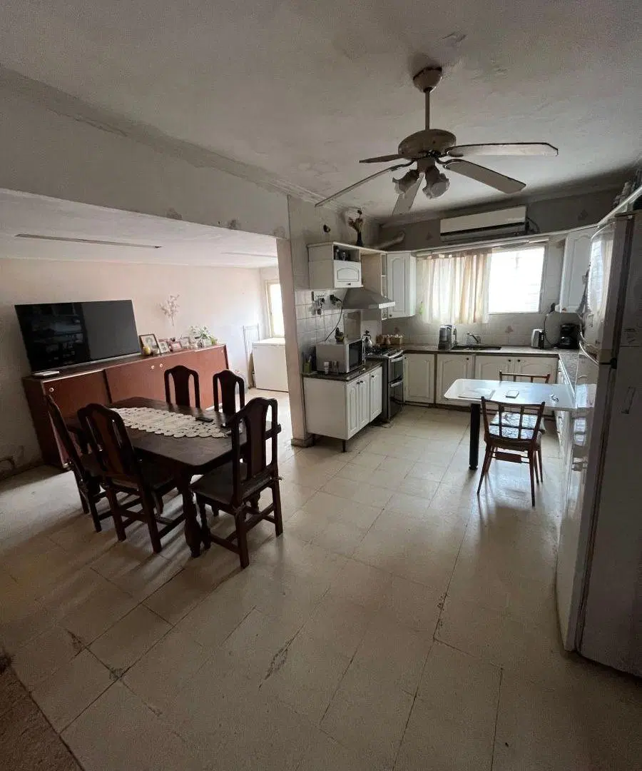 Oportunidad! Casa en venta cerca del bosque!! Gran potencial!! 4 dormitorios, cochera y parrilla!! 2