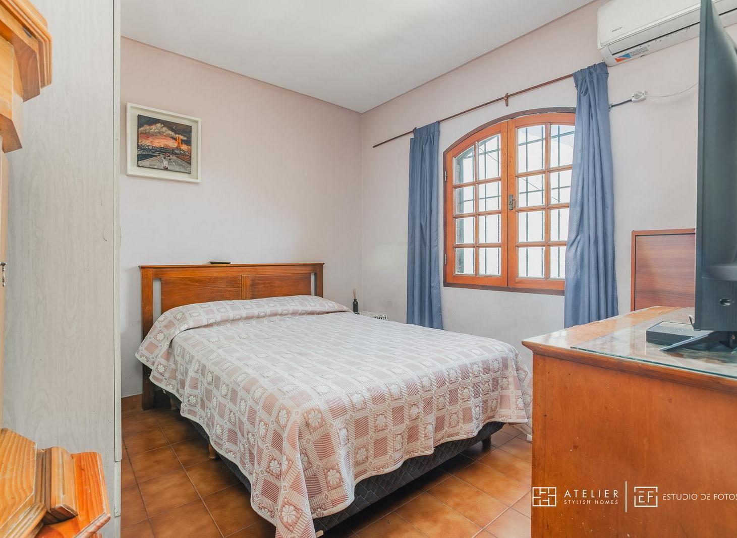 Foto de Casa 4 dormitorios con cochera y jardín, imagen 5