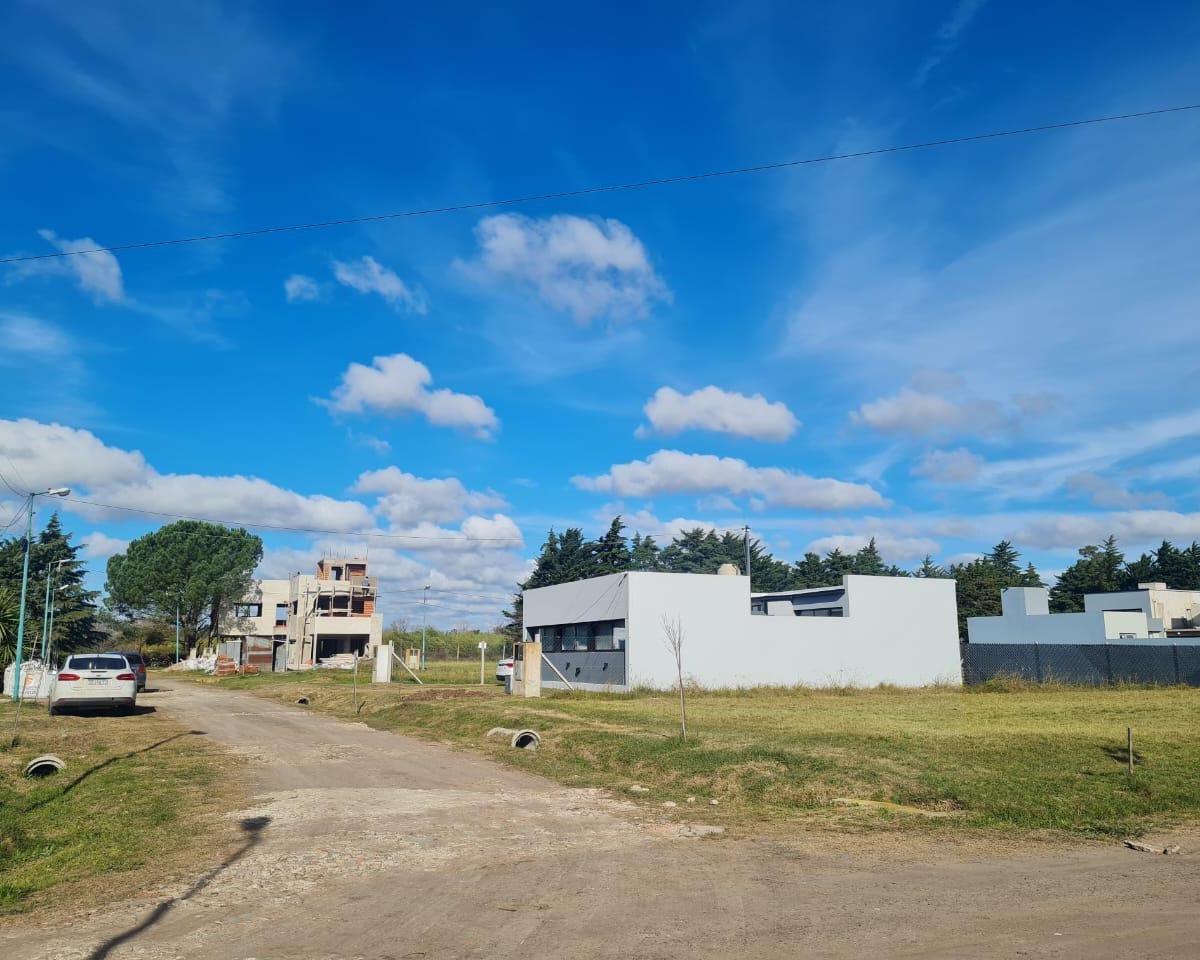 Terreno en barrio cerrado con escritura en 137 entre 423 y 424, Villa Elisa