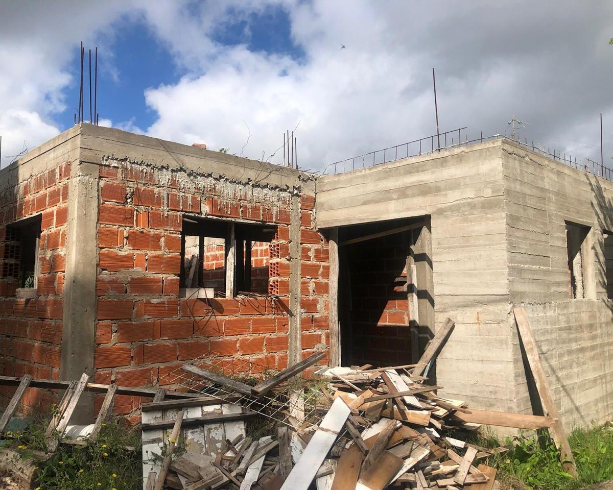 Venta casa en construcción calle 24 entre 476 y 477